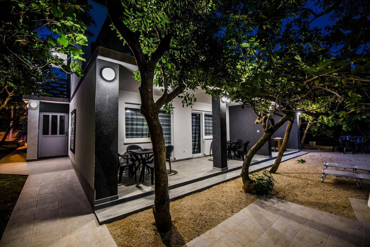 Apartmani Mabele 帕格 外观 照片