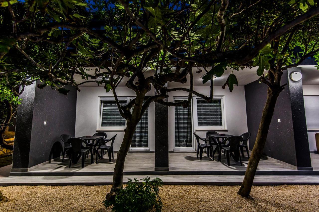 Apartmani Mabele 帕格 外观 照片