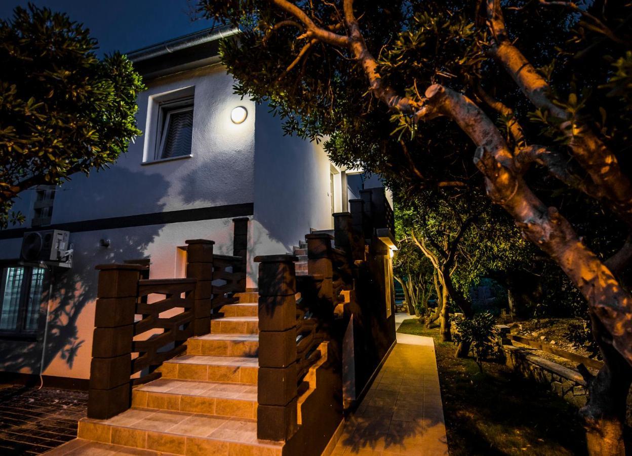 Apartmani Mabele 帕格 外观 照片
