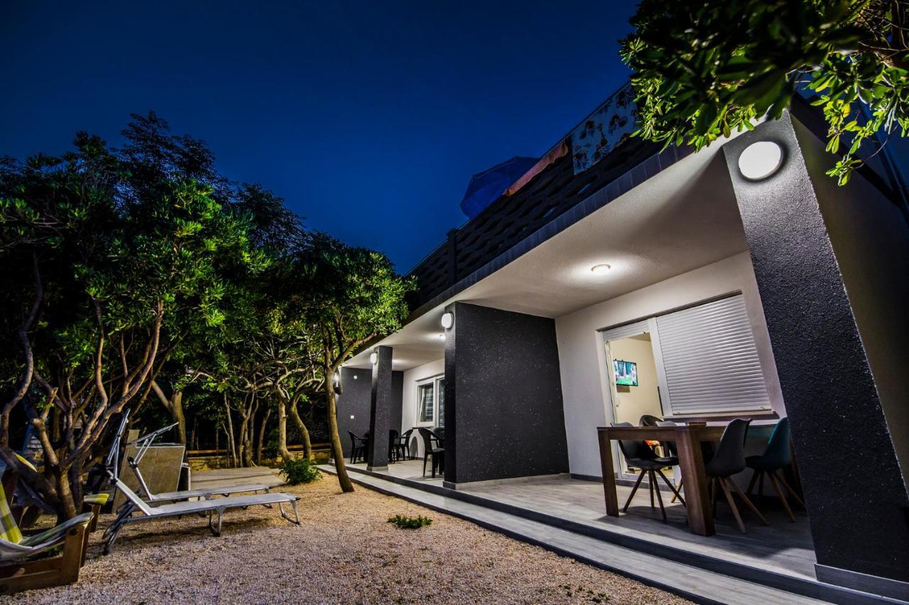 Apartmani Mabele 帕格 外观 照片