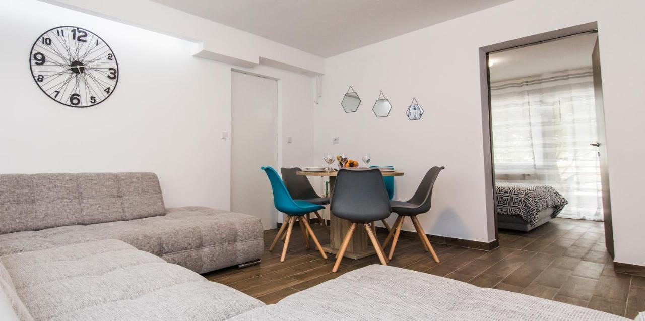 Apartmani Mabele 帕格 外观 照片