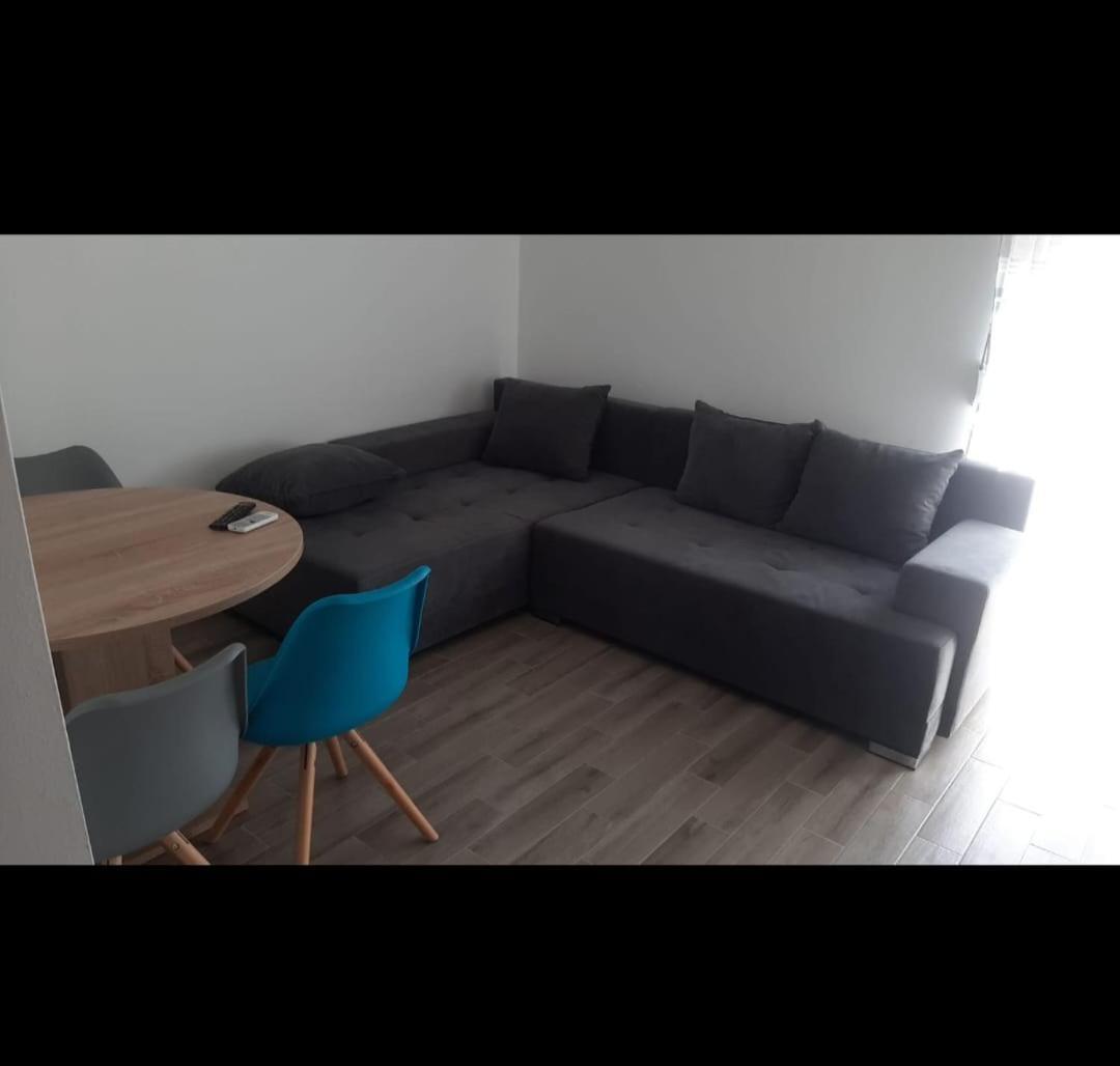 Apartmani Mabele 帕格 外观 照片